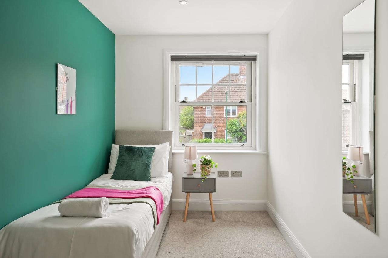 Lovely 4 Bed With Ensuite Free Wifi Off Street Parking In Sutton Morden  Exterior foto